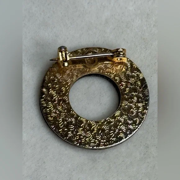 Vintage Guilloché Enamel Brooch Red Floral Round Circle Blue Flowers Art Style - Picture 5 of 6